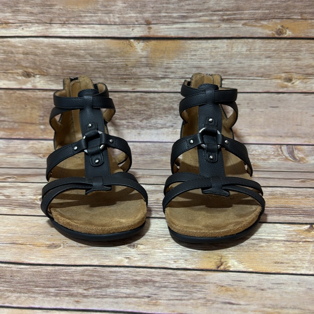 Natural Soul Annie Women's Black Strappy Zipper back Sandals